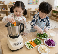 다양한 색의 채소 주스 혼합하기